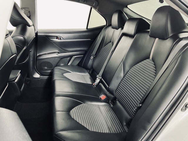 Vehicle image 13 of 34