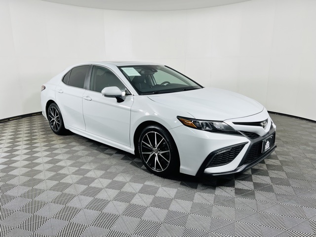 Vehicle image 2 of 34
