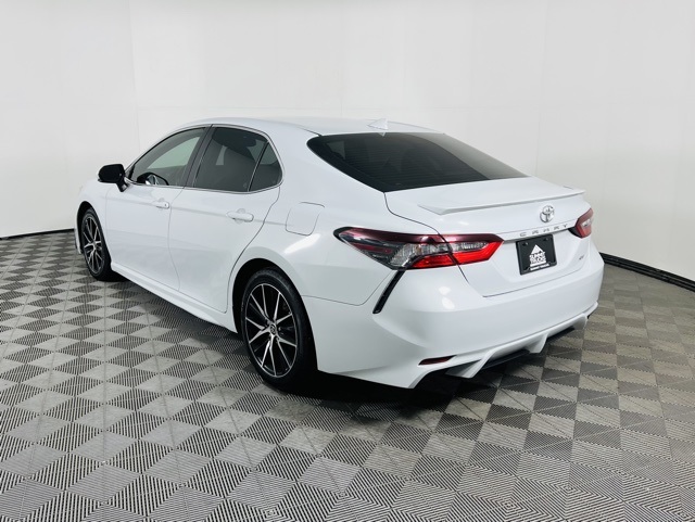 Vehicle image 4 of 34