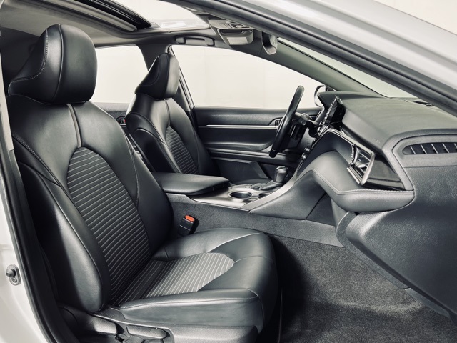 Vehicle image 19 of 34