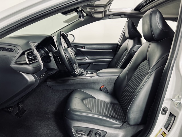 Vehicle image 10 of 34