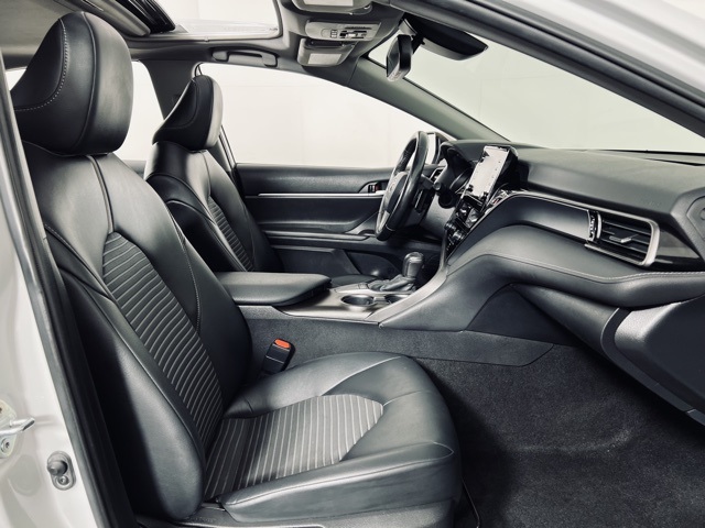 Vehicle image 18 of 34