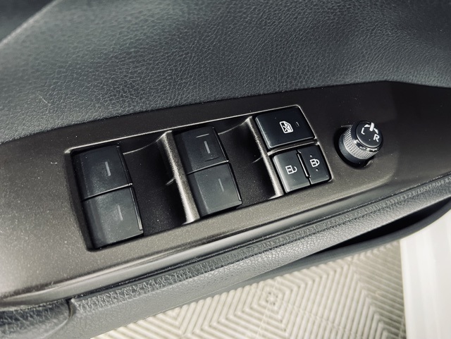 Vehicle image 21 of 34