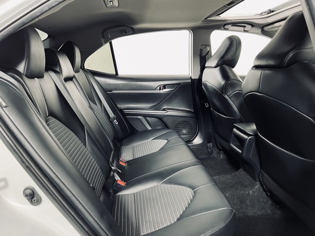 Vehicle image 15 of 34