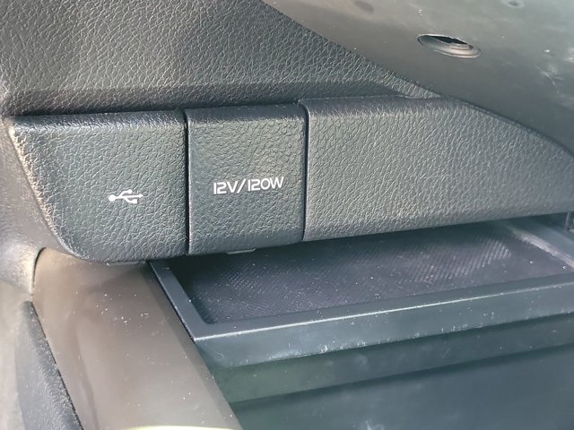 Vehicle image 21 of 34