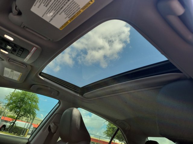 Vehicle image 13 of 34