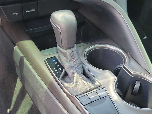 Vehicle image 22 of 34
