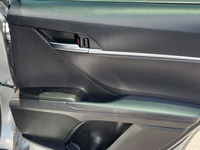 Vehicle image 27 of 34