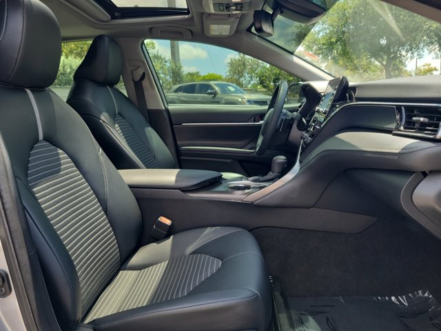 Vehicle image 32 of 34