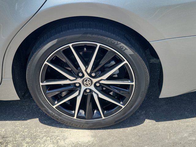 Vehicle image 8 of 34