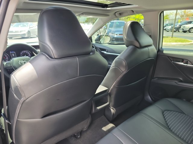 Vehicle image 25 of 34