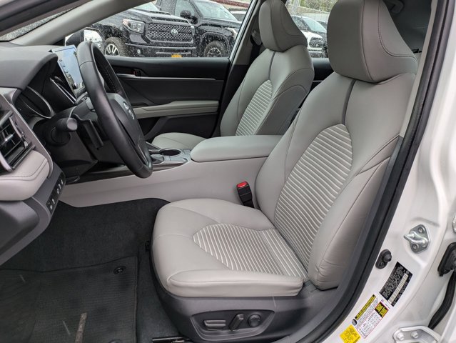 Vehicle image 7 of 26