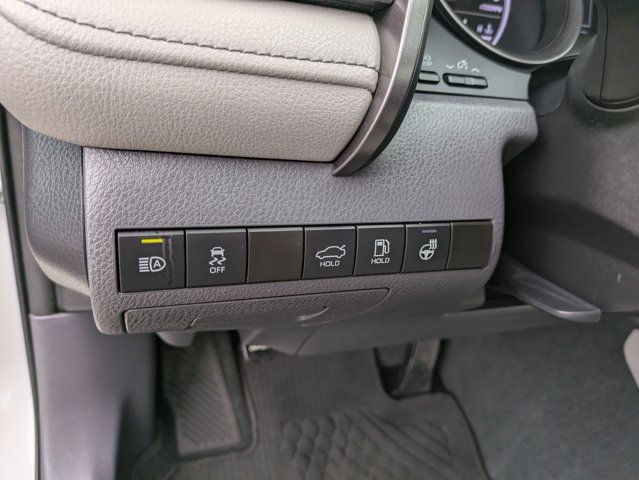 Vehicle image 18 of 26