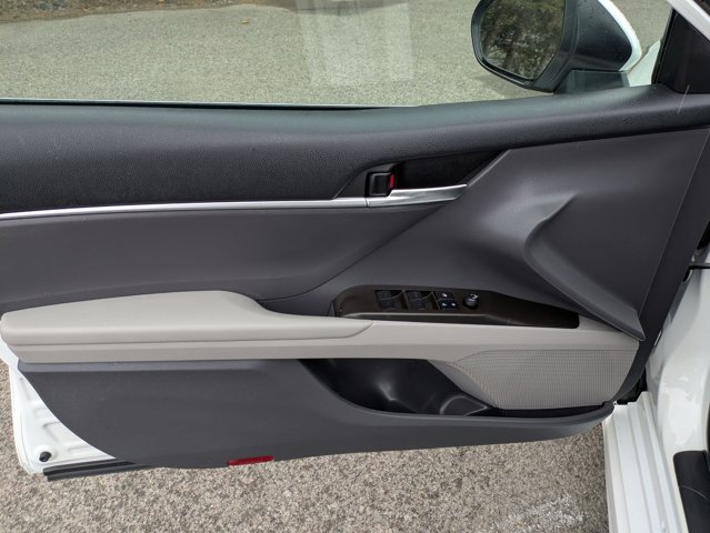 Vehicle image 6 of 26