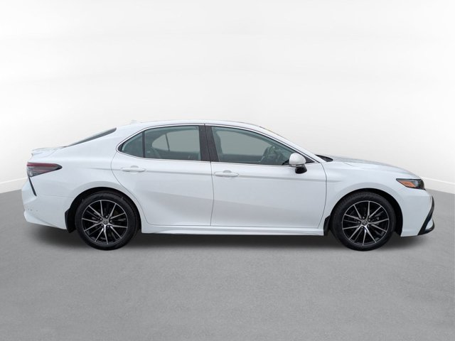 Vehicle image 3 of 26