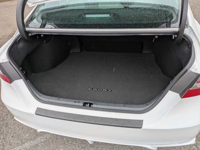 Vehicle image 21 of 26