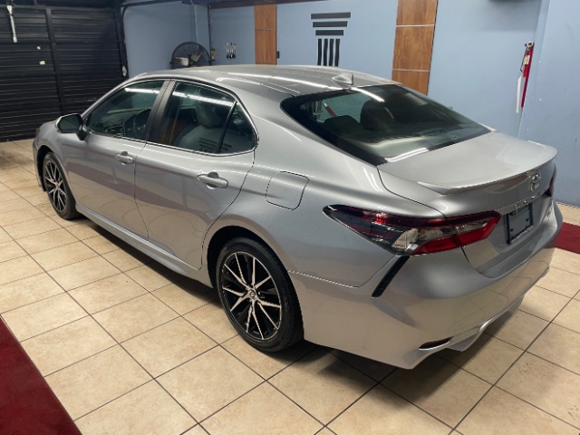Vehicle image 5 of 18
