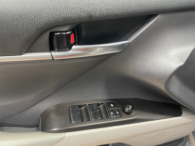 Vehicle image 7 of 18