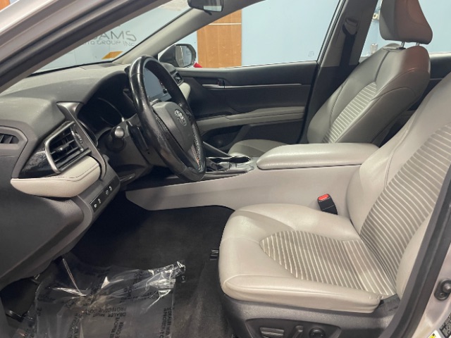 Vehicle image 8 of 18