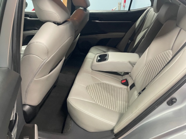 Vehicle image 12 of 18
