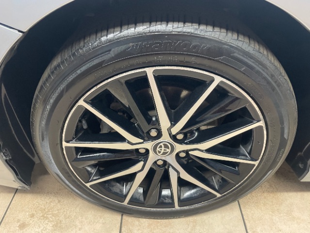 Vehicle image 16 of 18