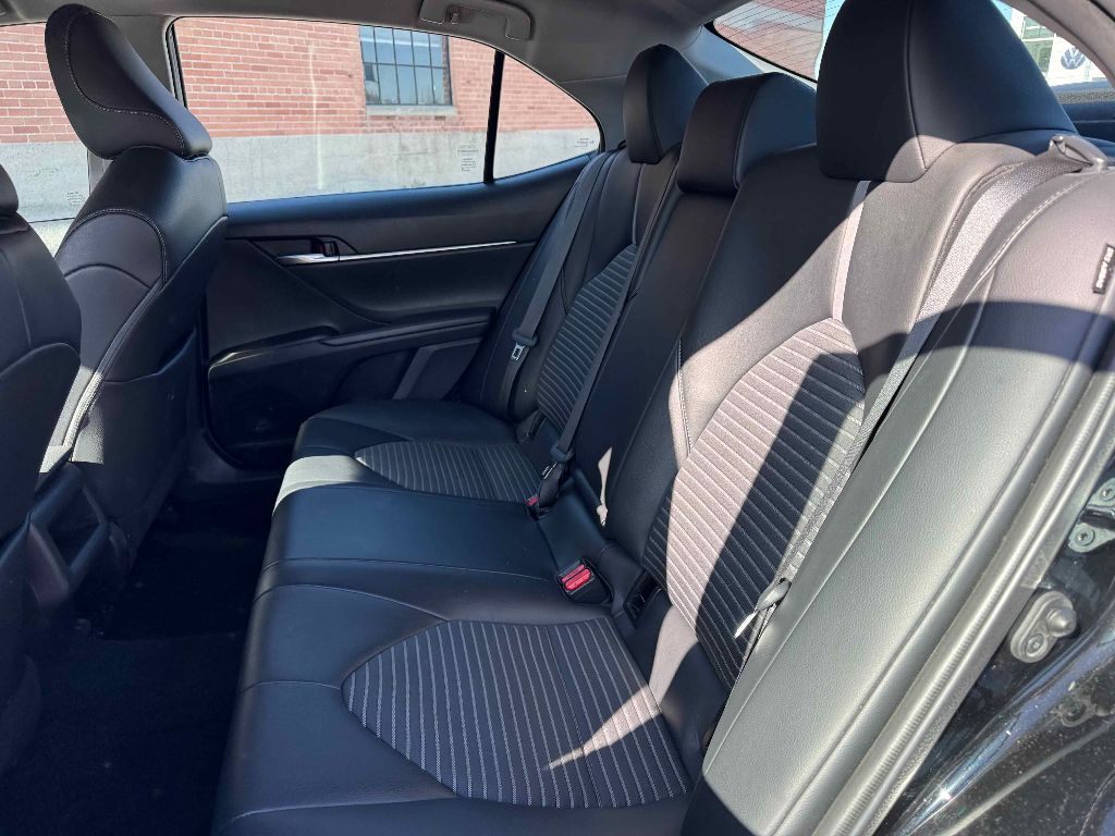 Vehicle image 25 of 29