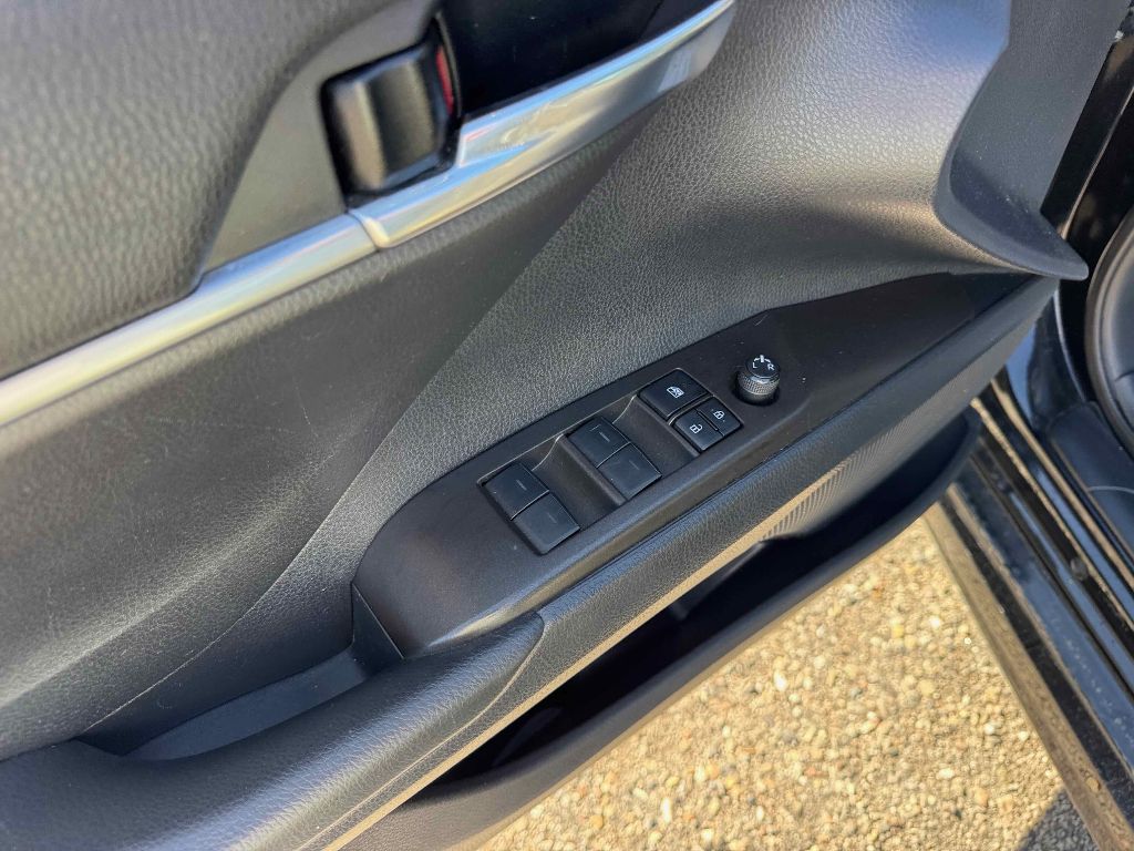Vehicle image 14 of 29