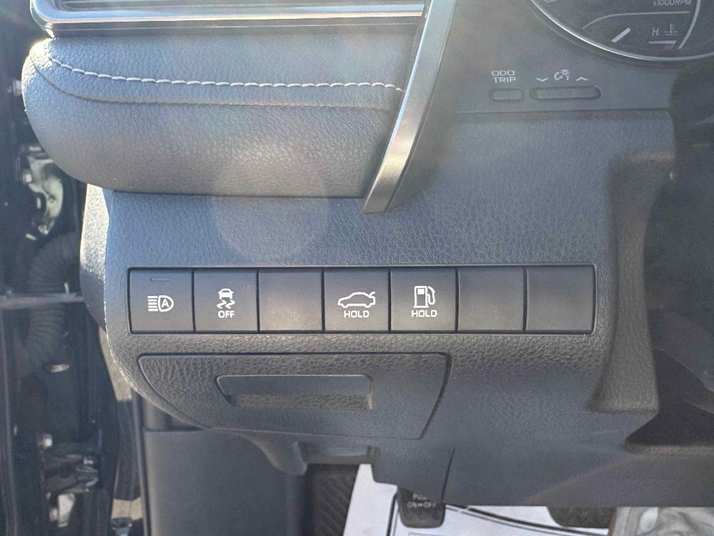 Vehicle image 23 of 29