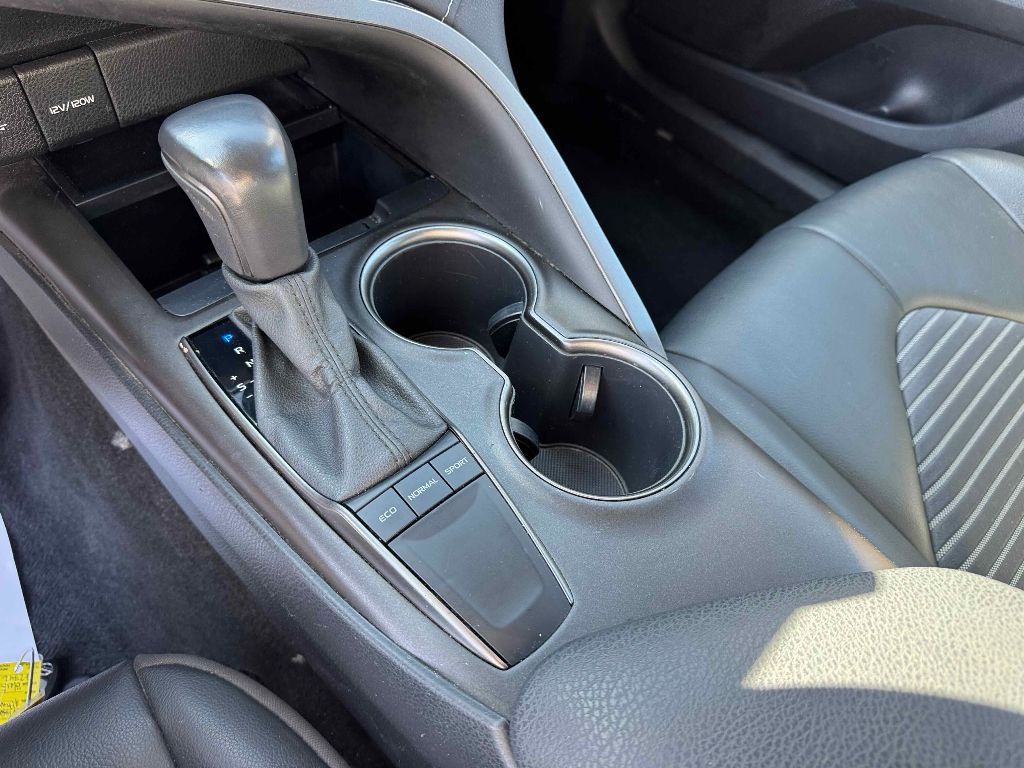 Vehicle image 21 of 29