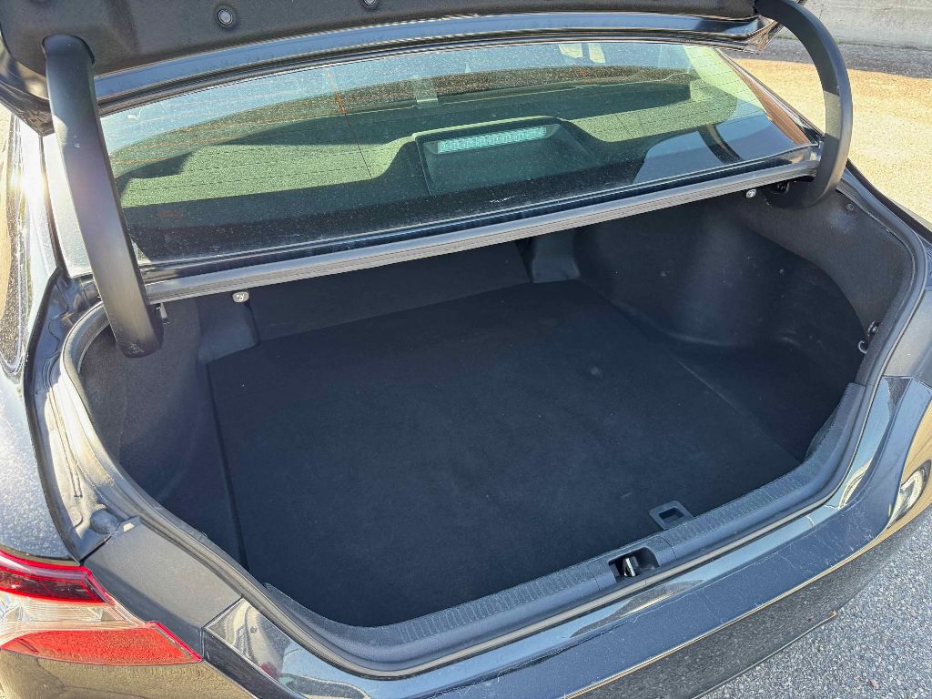 Vehicle image 27 of 29