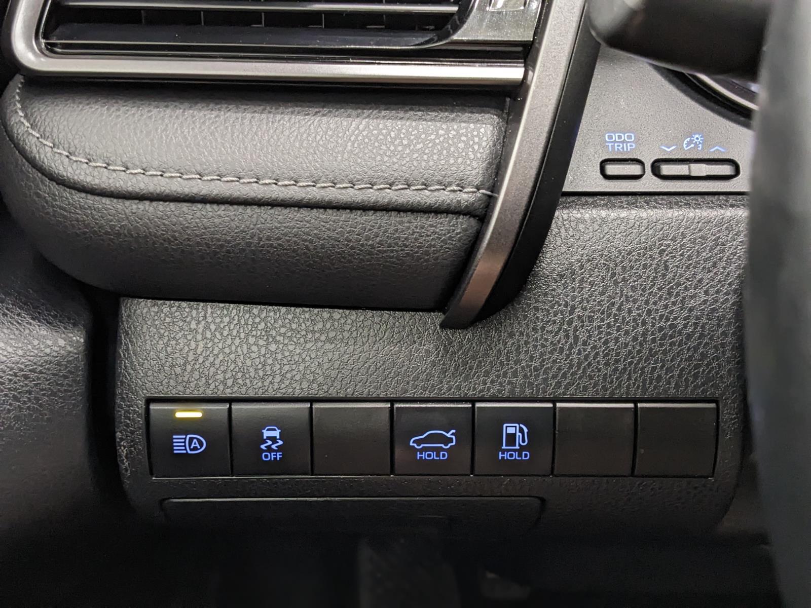 Vehicle image 28 of 31