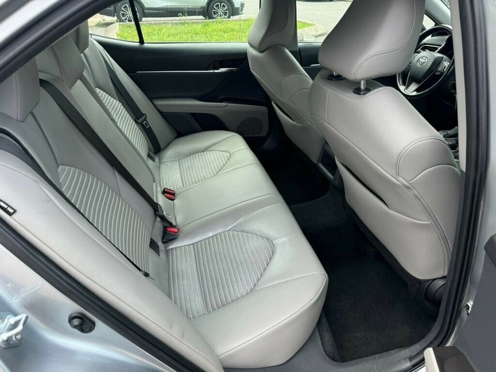 Vehicle image 10 of 16
