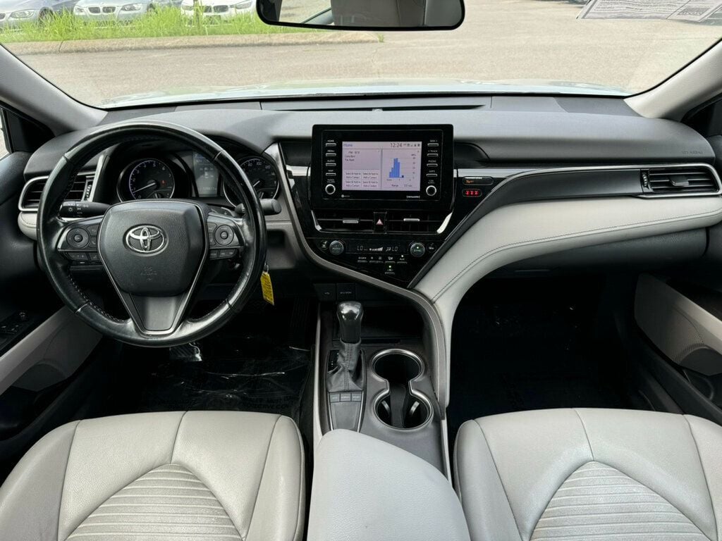 Vehicle image 12 of 16