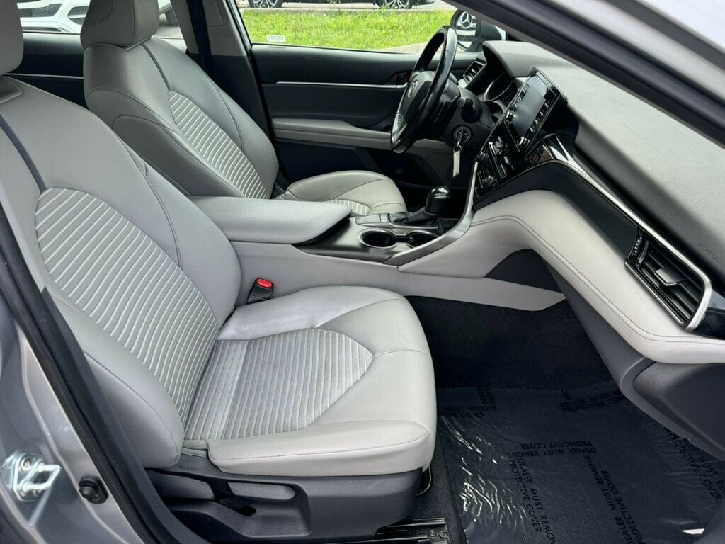 Vehicle image 11 of 16