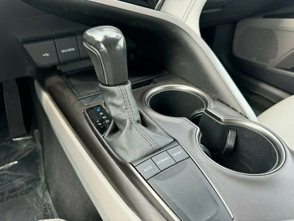 Vehicle image 15 of 16