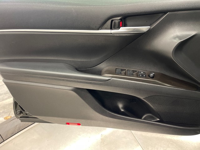 Vehicle image 33 of 50
