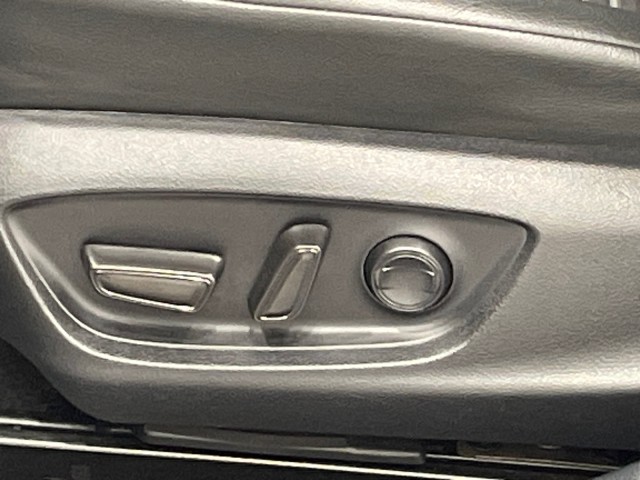 Vehicle image 13 of 50