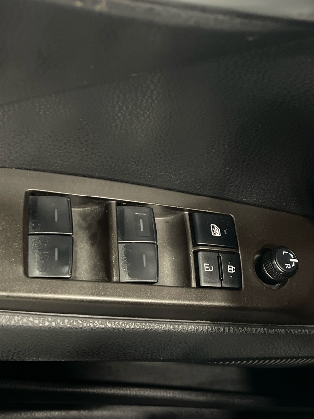 Vehicle image 32 of 50