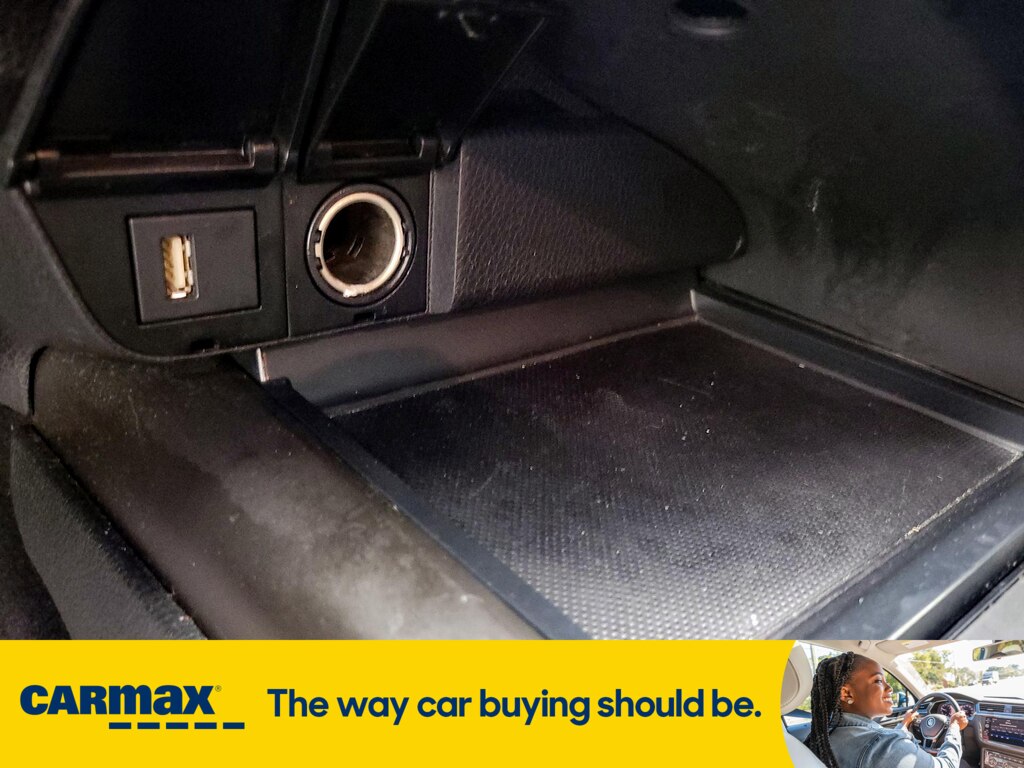 Vehicle image 22 of 27