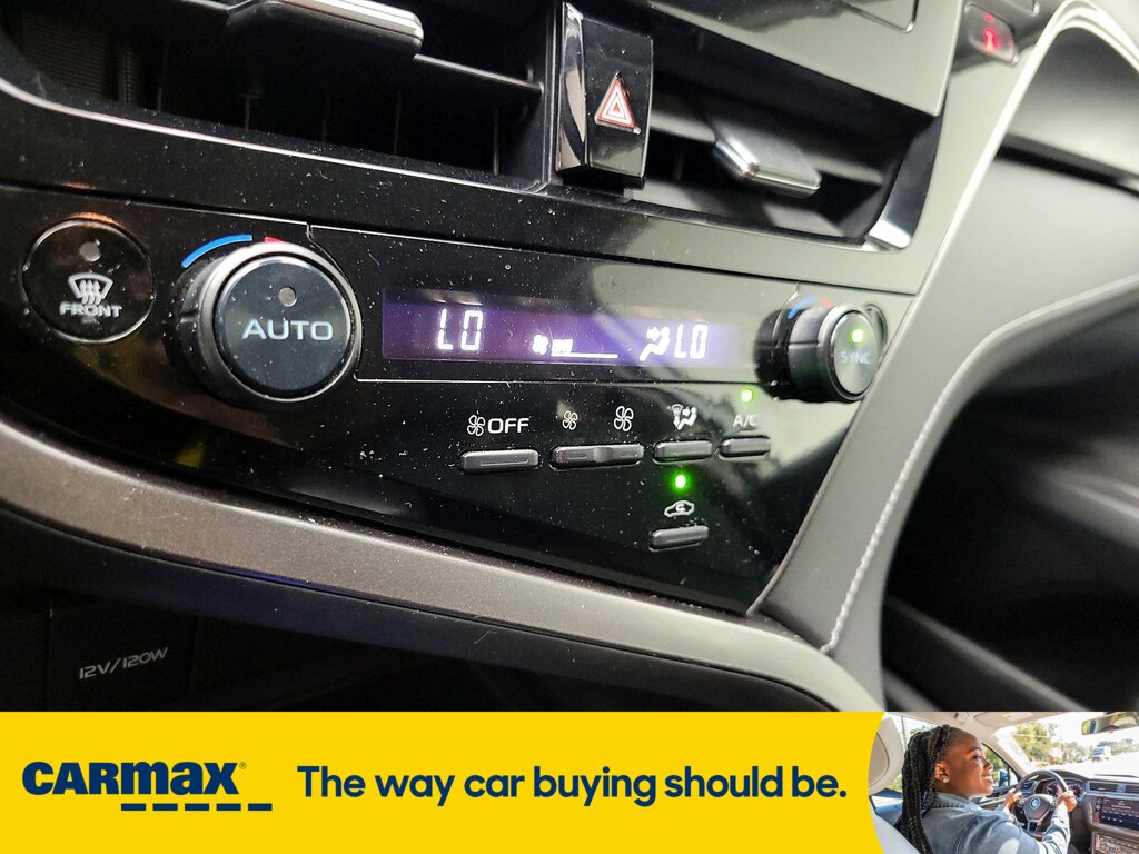 Vehicle image 21 of 27
