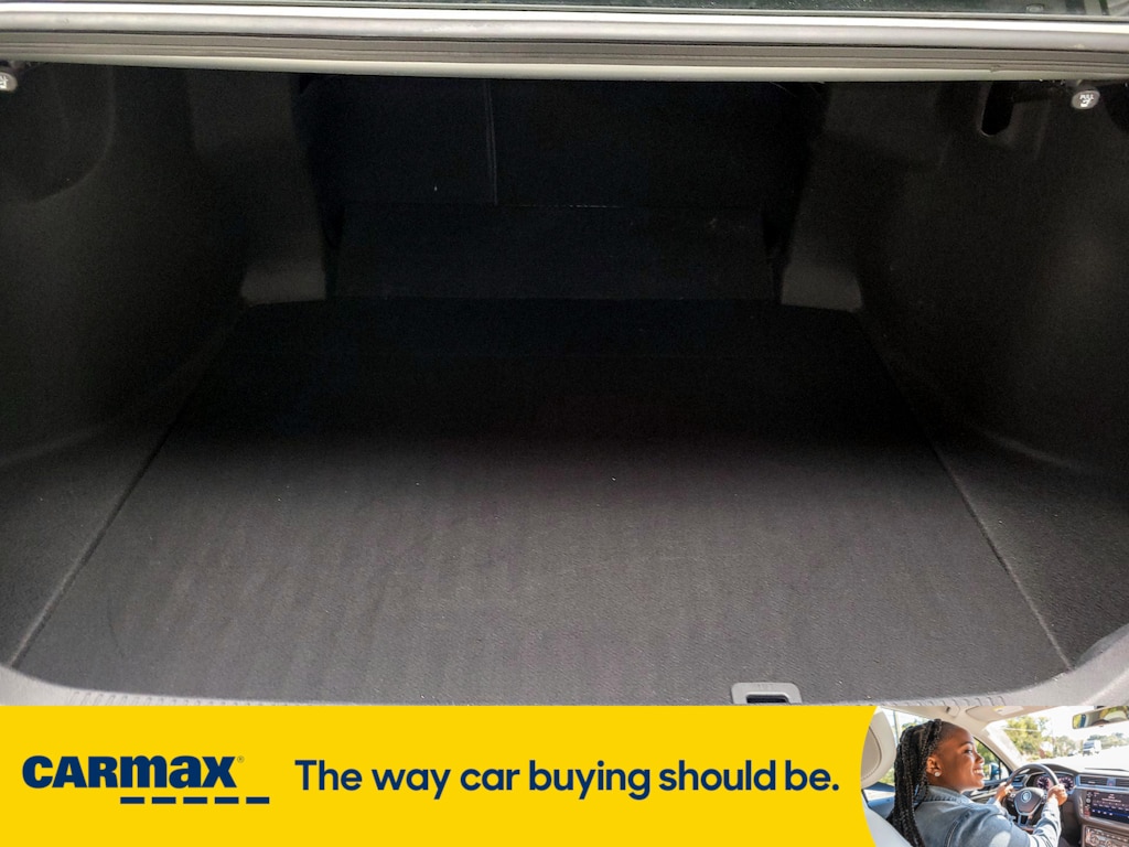 Vehicle image 10 of 27