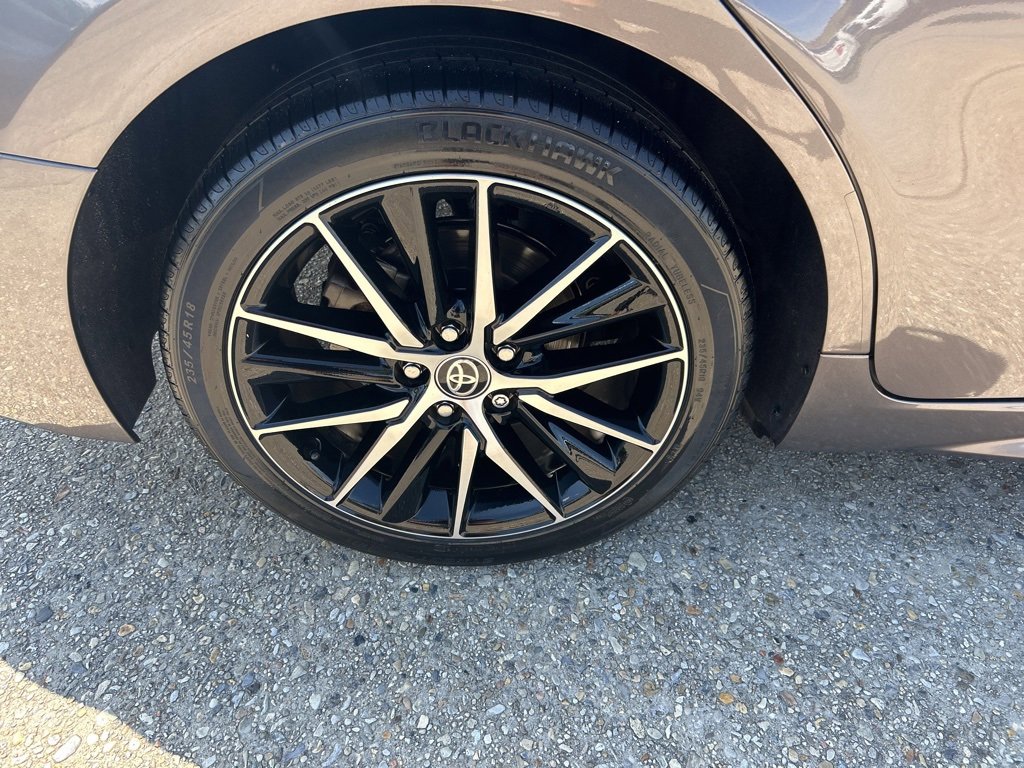 Vehicle image 10 of 27