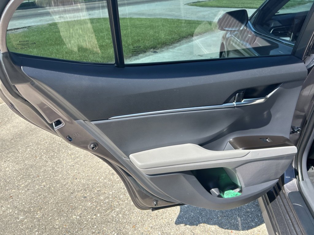 Vehicle image 24 of 27