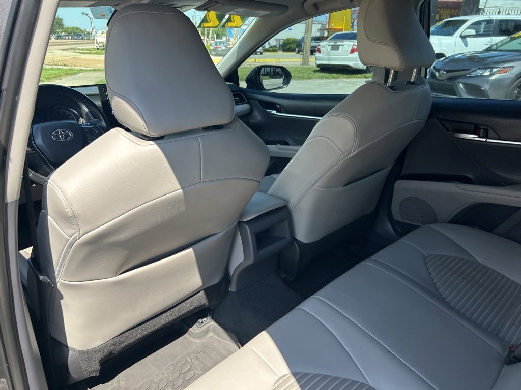 Vehicle image 16 of 27