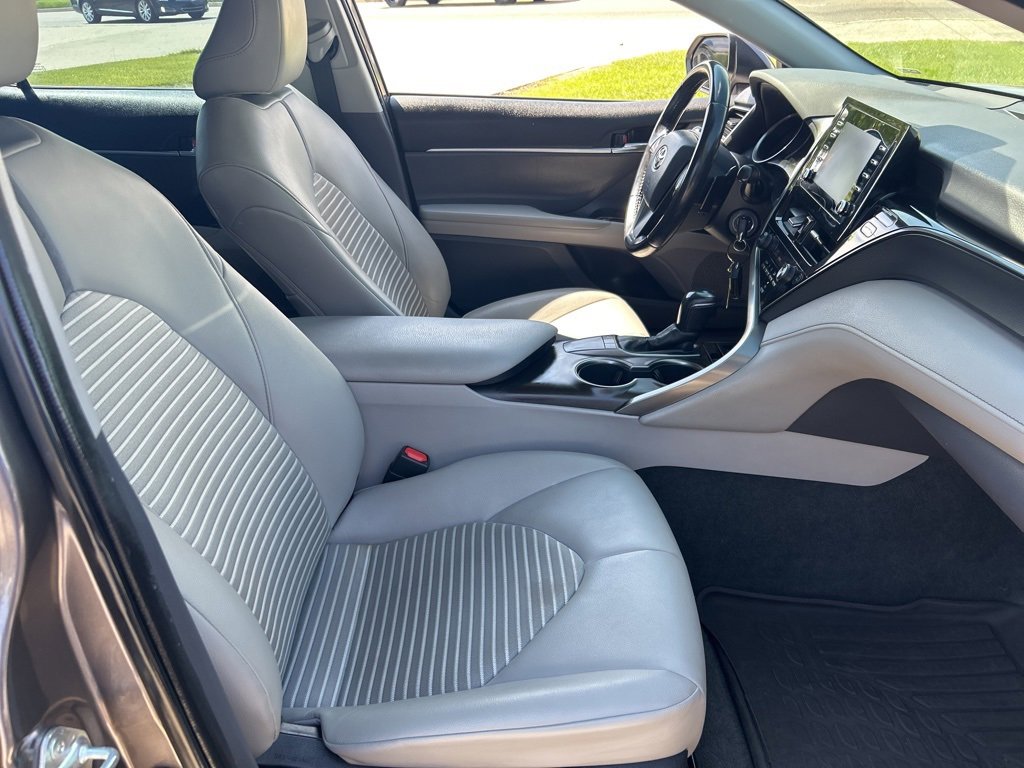 Vehicle image 17 of 27