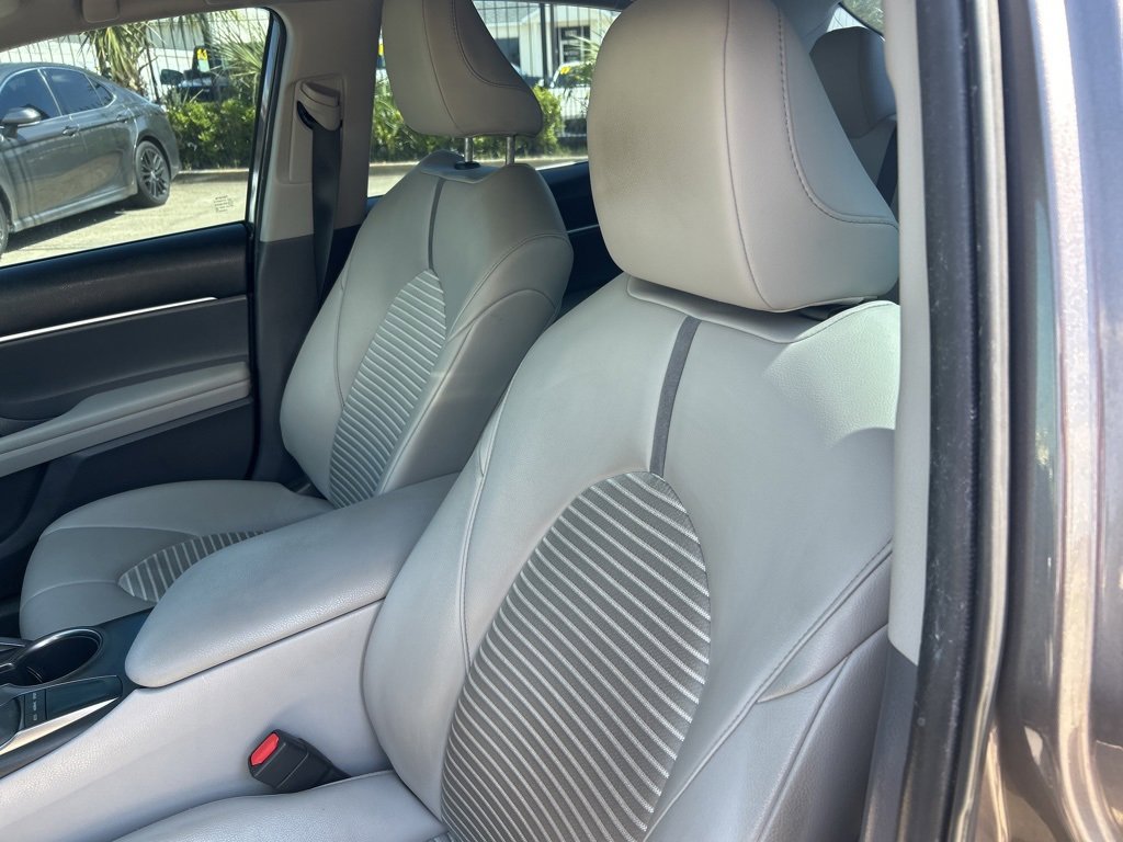 Vehicle image 15 of 27