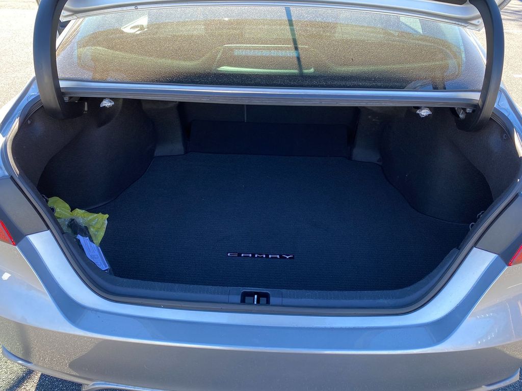 Vehicle image 27 of 30
