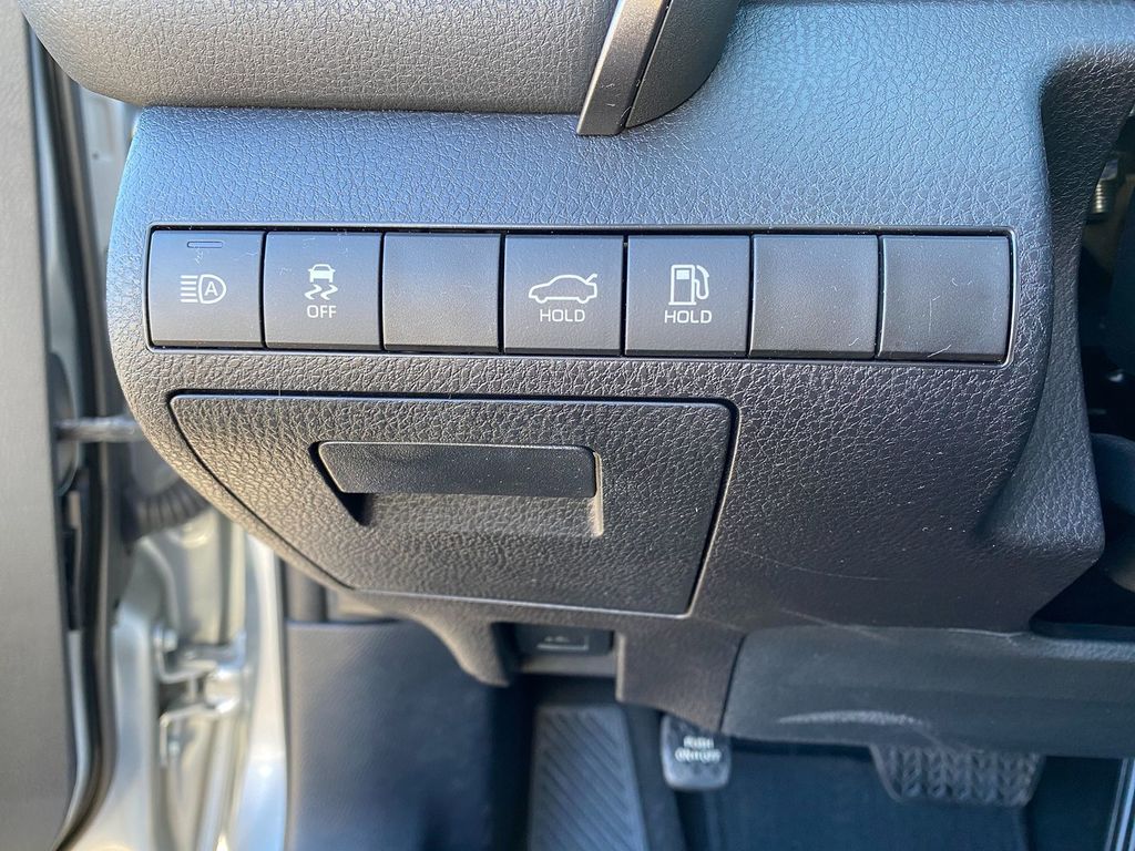 Vehicle image 13 of 30