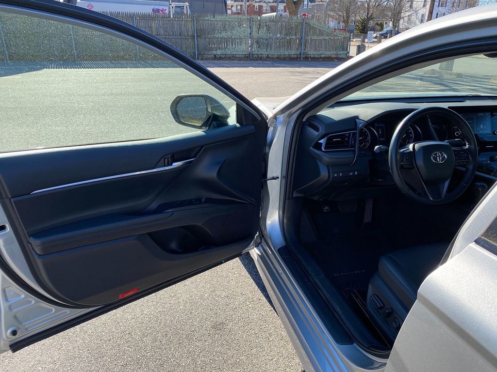Vehicle image 10 of 30