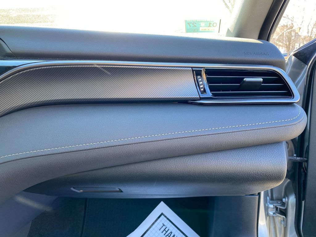 Vehicle image 26 of 30